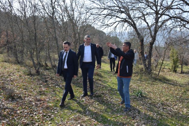 Kaymakamımız Sn. Hüseyin BÜTÜNER; Hayvan Bakım ve Rehabilitasyon Merkezi yapımı için İlçemizde yer tespiti çalışmalarında bulundu.